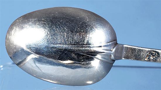 A William & Mary silver tat tail trefid spoon, Length 7 ¼”/185mm , Bowl length 63mm Weight: 1.3oz/37 grms